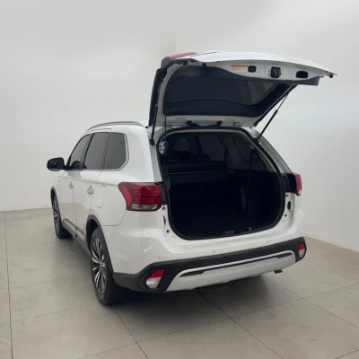 Foto 22: MITSUBISHI OUTLANDER 3.0 HPES 2019