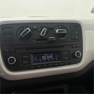 Foto 12: VOLKSWAGEN UP HIGH SA 2015