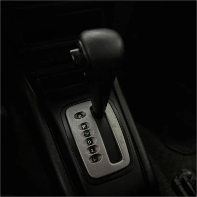 Foto 11: MITSUBISHI PAJERO IO 2001