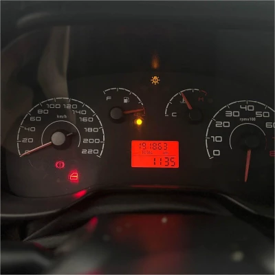 Foto 12: FIAT PUNTO ATTRACTIVE 2012