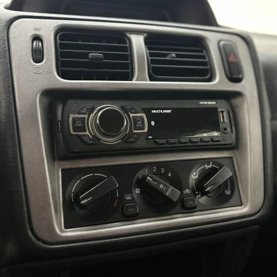 Foto 11: MITSUBISHI PAJERO IO 2001